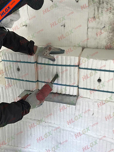 棍底式爐側墻保溫施工